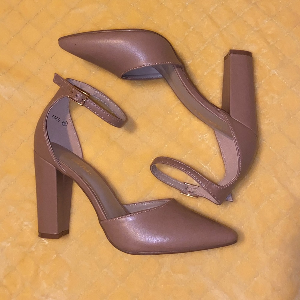 Women’s pointed toe high heels pump shoes